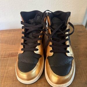 Nike Kids Gold and Black Sneakers